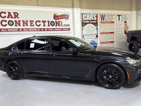 Used 2019 BMW 740i w/ M-Sport Package RWD image 4
