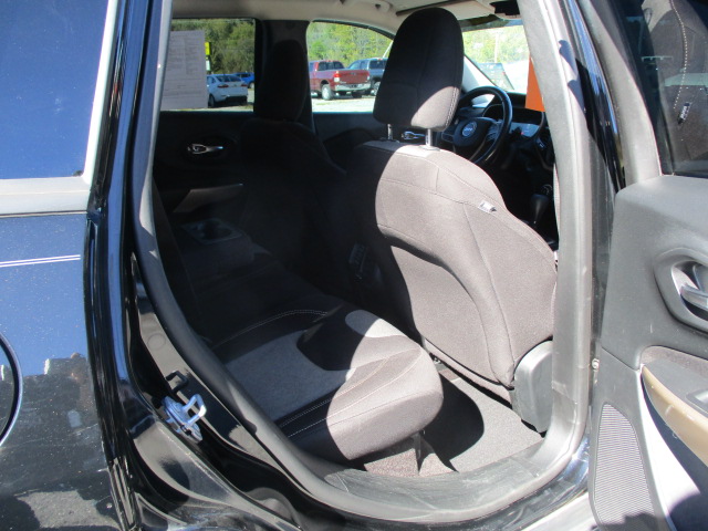 Used 2018 Jeep Cherokee FWD Latitude image 21