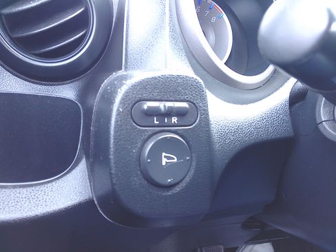 Used 2010 Honda Fit LX image 21