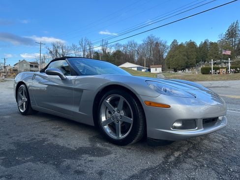 Used 2007 Chevrolet Corvette w/ 3LT image 5