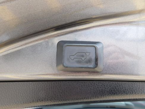 Used 2018 Toyota RAV4 XLE image 8