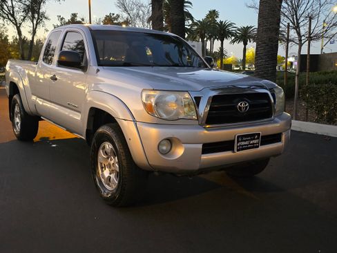 Used 2007 Toyota Tacoma PreRunner image 2
