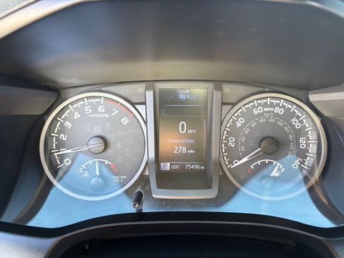 Used 2019 Toyota Tacoma TRD Sport image 16