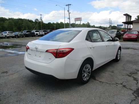 Used 2018 Toyota Corolla LE FWD image 6