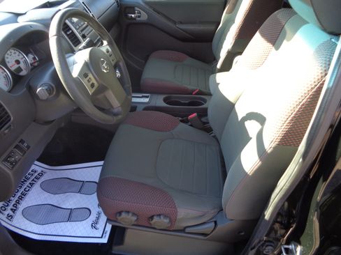 Used 2011 Nissan Frontier PRO-4X image 38