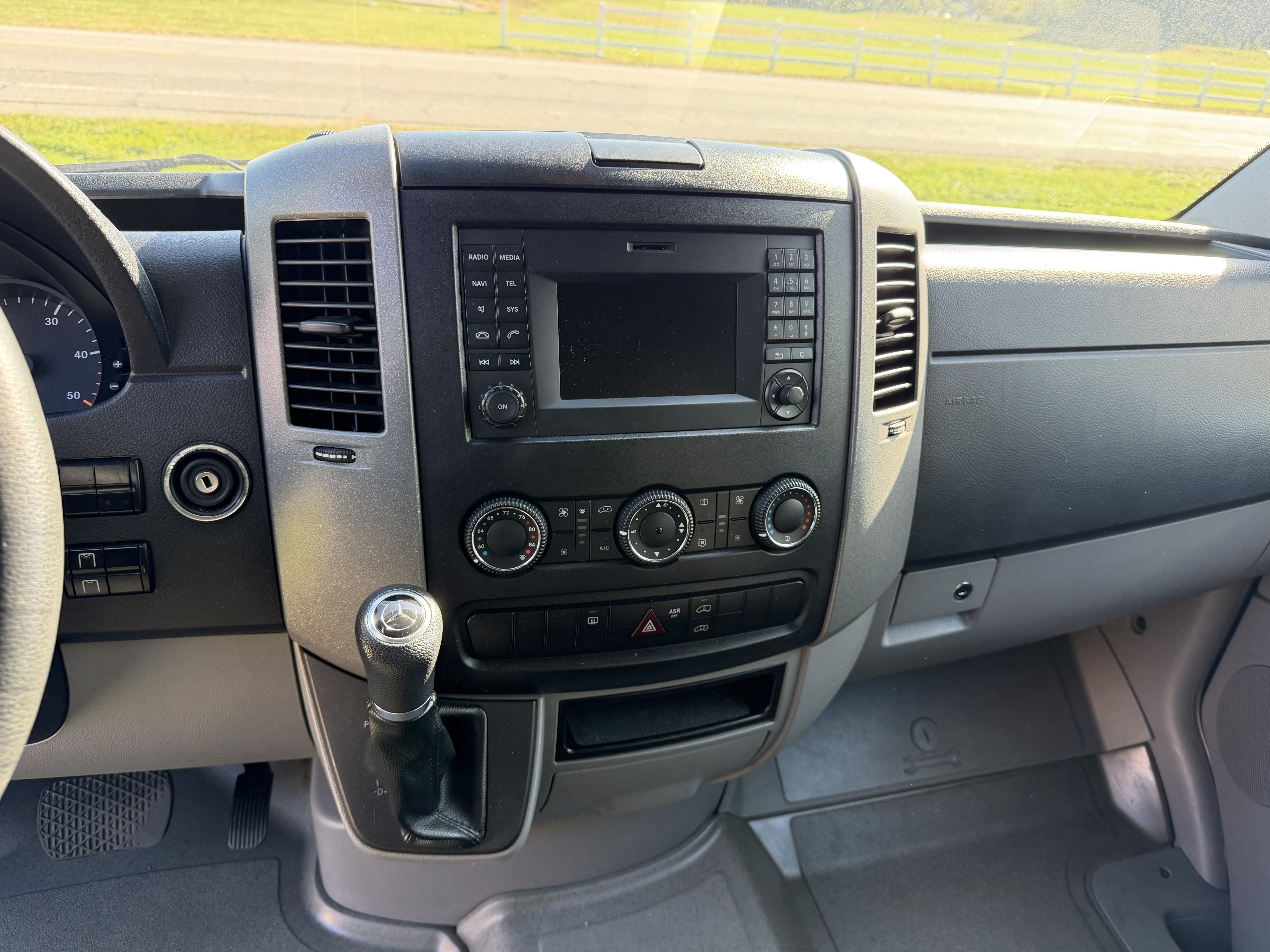 Used 2014 Mercedes-Benz Sprinter 2500 144 Passenger image 10