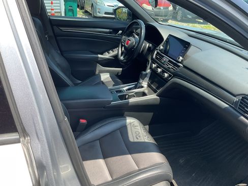 Used 2018 Honda Accord Sport image 9