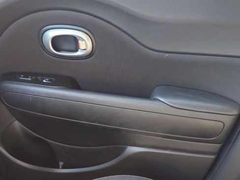 Used 2017 Kia Soul + image 40