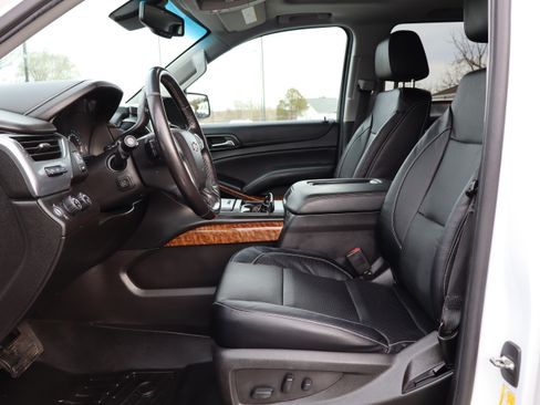 Used 2018 Chevrolet Suburban Premier image 9