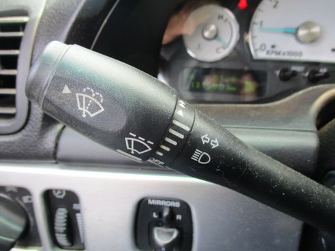 Used 2005 Ford Thunderbird 50th Anniversary RWD image 40