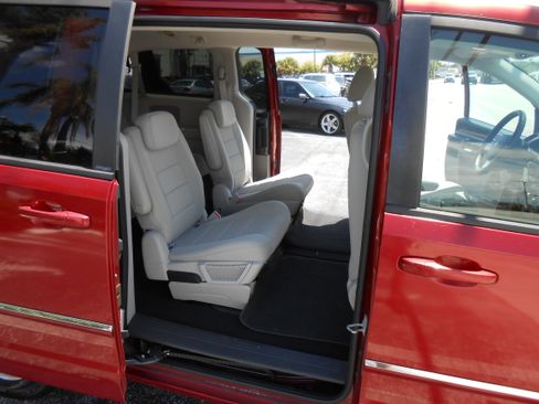 Used 2009 Dodge Grand Caravan SXT FWD image 11