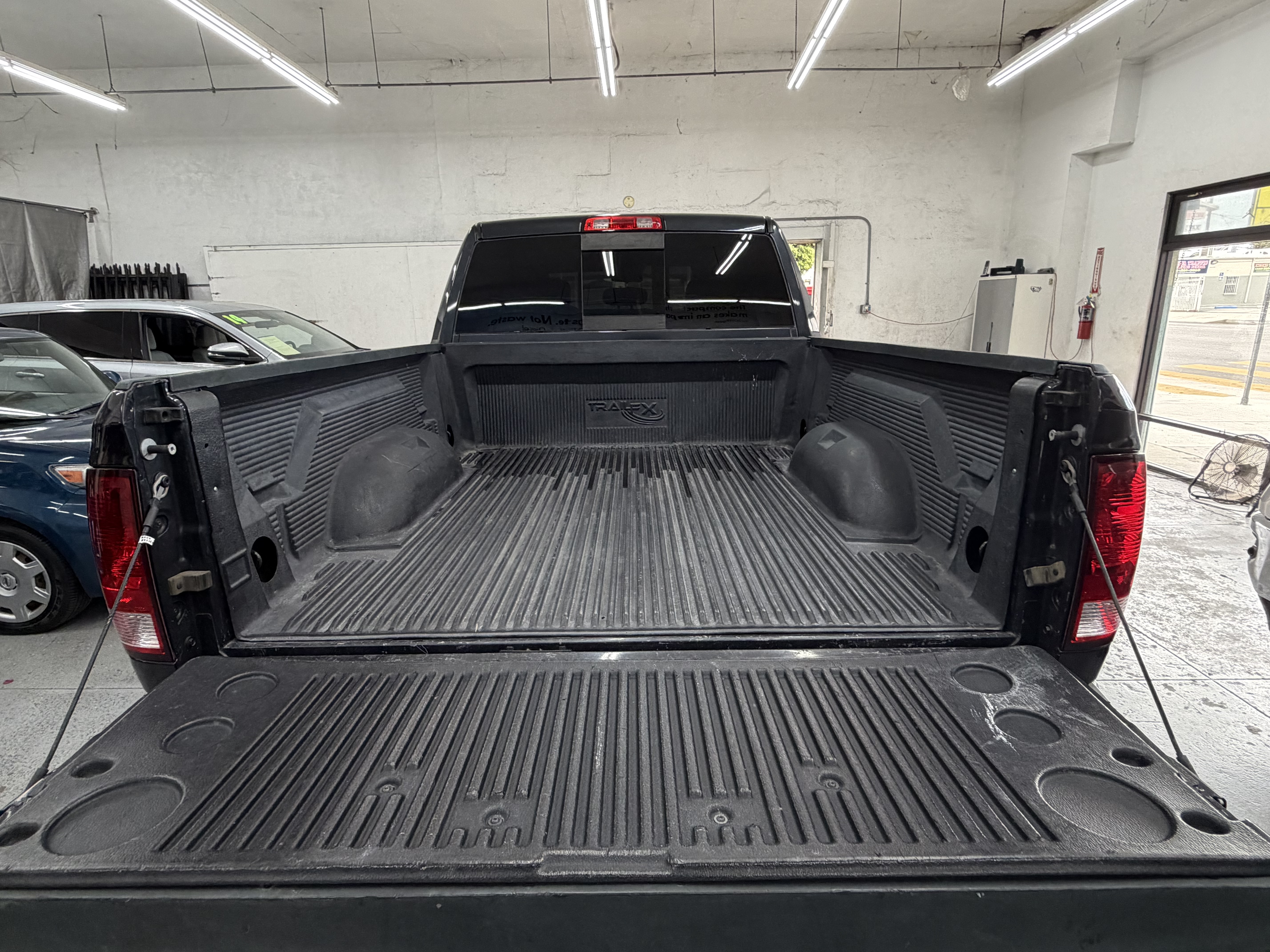 Used 2017 RAM 2500 4x4 Crew Cab SLT image 10
