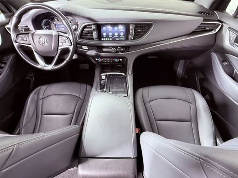 Used 2022 Buick Enclave Essence image 8