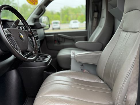 Used 2021 Chevrolet Express 3500 image 14