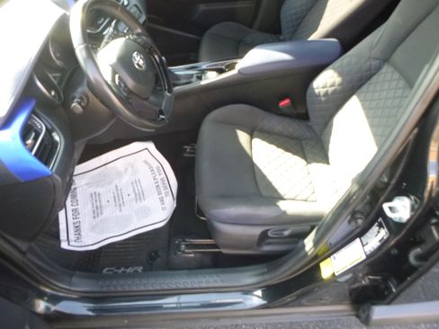 Used 2021 Toyota C-HR XLE image 13