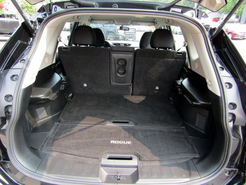Used 2018 Nissan Rogue AWD image 18