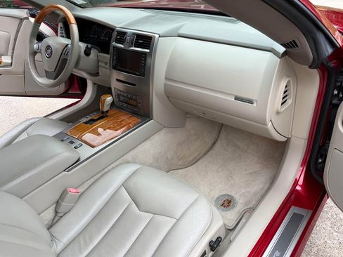 Used 2004 Cadillac XLR image 9
