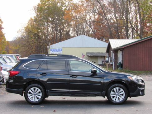 Used 2017 Subaru Outback 2.5i Premium image 14