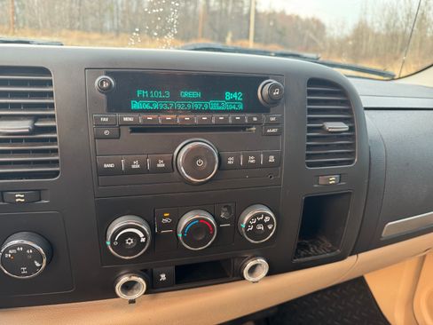 Used 2010 GMC Sierra 1500 SLE image 9