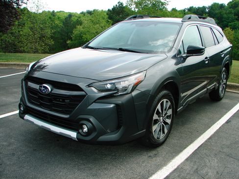 Used 2024 Subaru Outback Limited AWD/4WD image 1