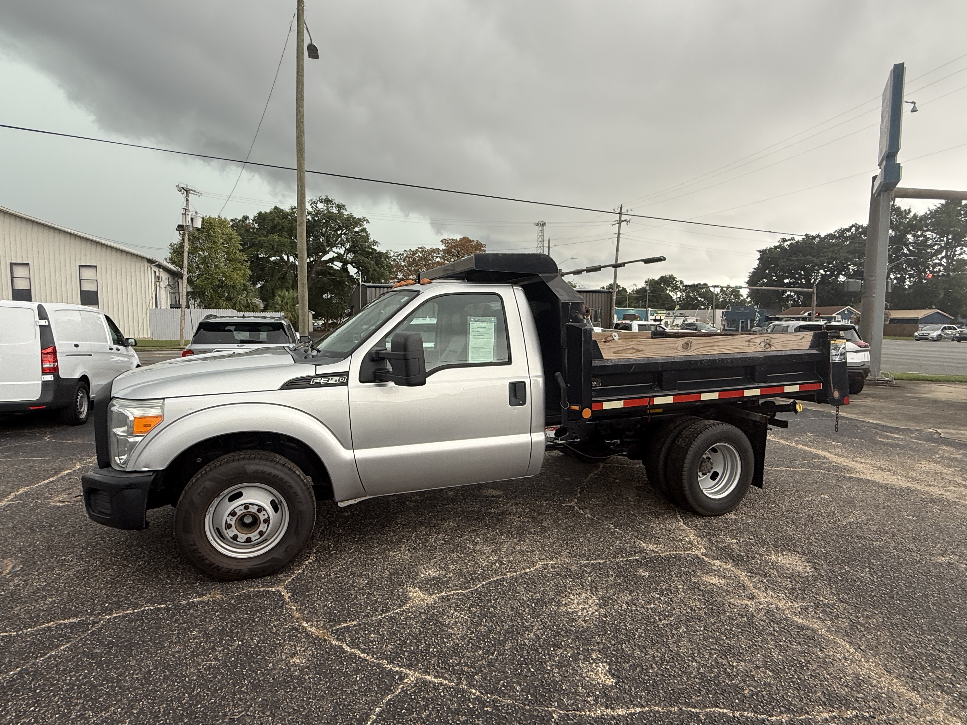 Used 2015 Ford F350 2WD Regular Cab DRW Super Duty image 2