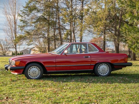 Used 1987 Mercedes-Benz 560 SL image 4