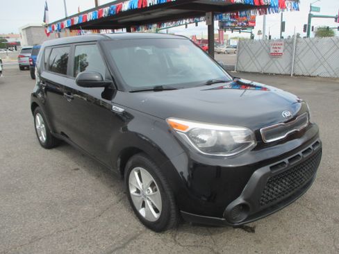 Used 2015 Kia Soul + image 13