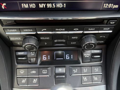 Used 2015 Porsche 911 Carrera 4S image 18