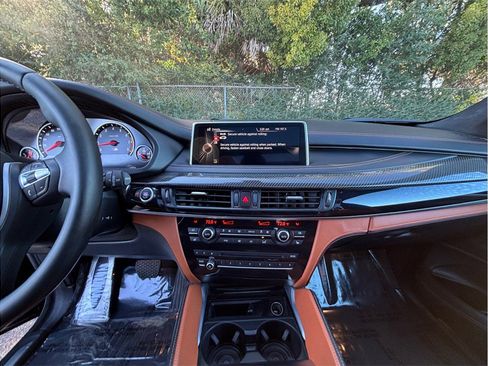 Used 2016 BMW X5 M image 11