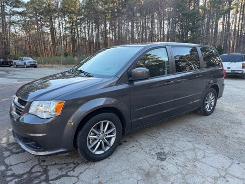 Used 2016 Dodge Grand Caravan image 12