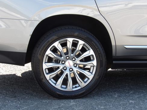 Used 2023 GMC Yukon 4WD Denali image 10