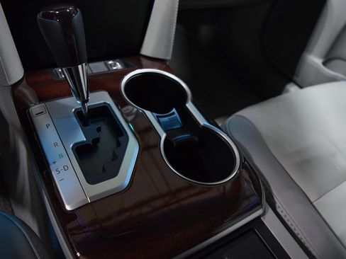 Used 2012 Toyota Camry XLE image 25