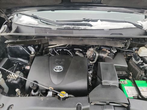 Used 2017 Toyota Highlander SE image 19