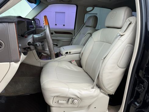Used 2002 Cadillac Escalade image 9