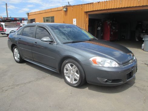 Used 2010 Chevrolet Impala LT FWD image 12
