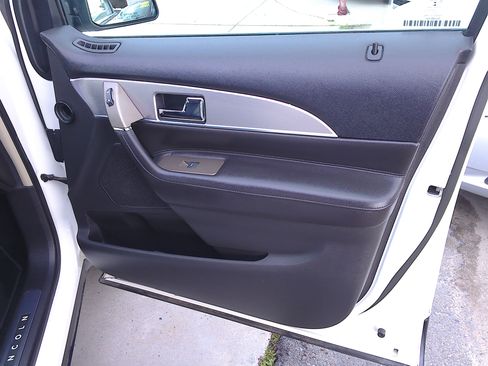 Used 2015 Lincoln MKX image 11