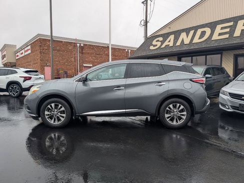 Used 2017 Nissan Murano S image 2