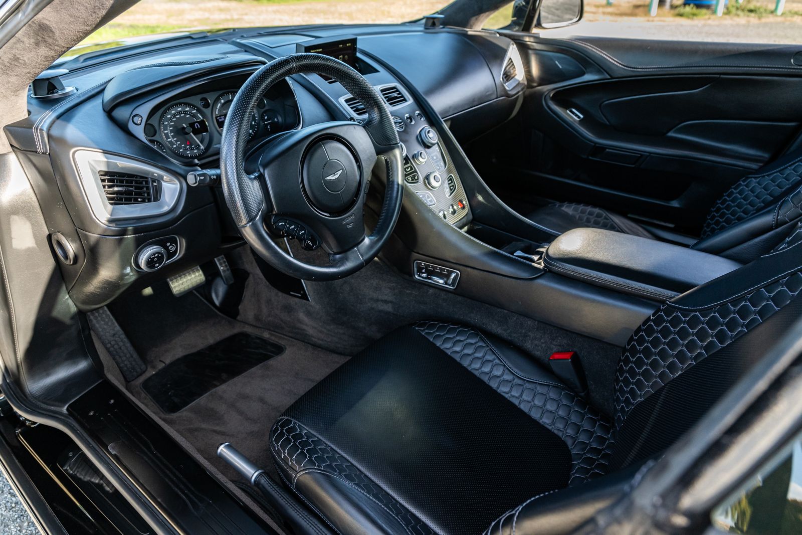 Used 2014 Aston Martin Vanquish Coupe RWD image 38