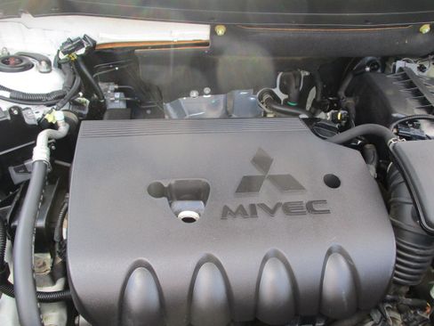 Used 2016 Mitsubishi Outlander 4WD ES image 52