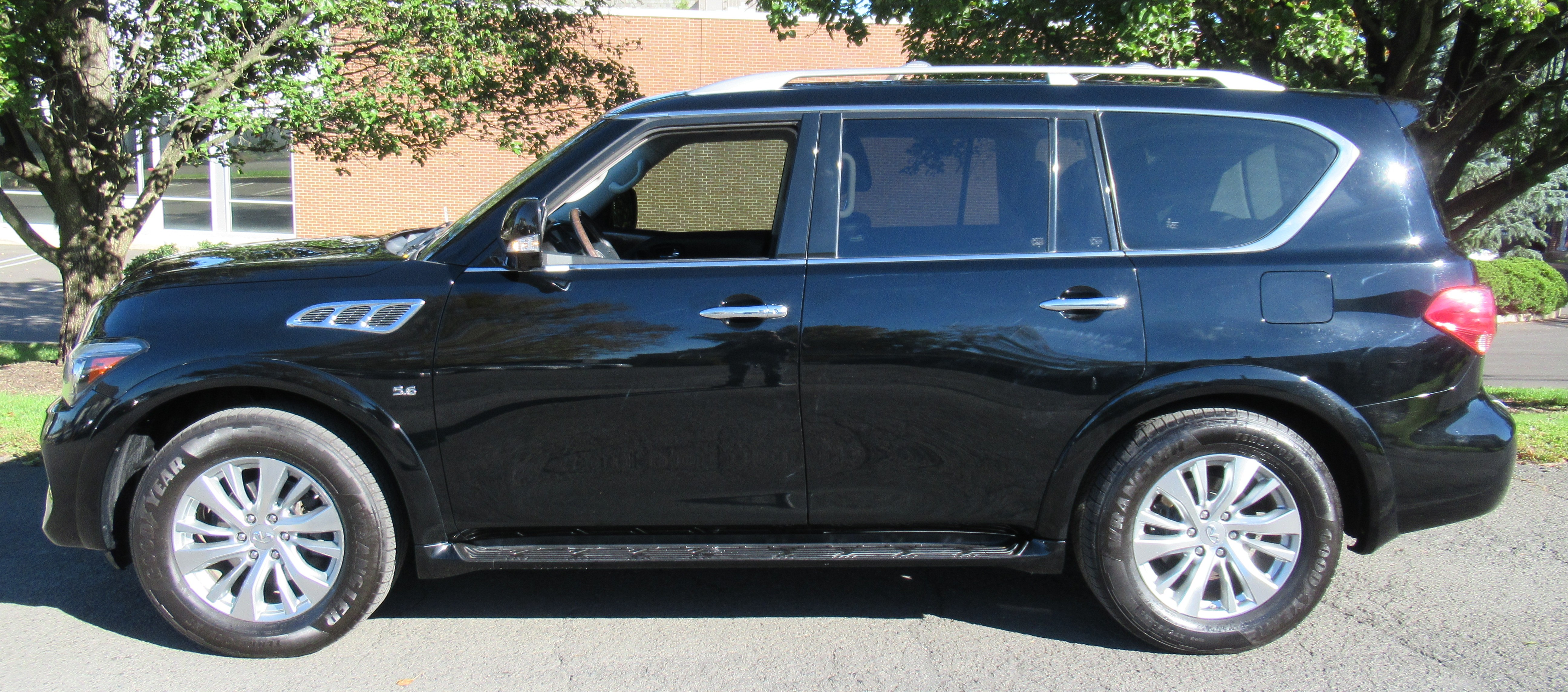 Used 2017 INFINITI QX80 4WD image 5