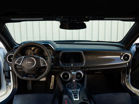 Used 2020 Chevrolet Camaro ZL1 image 32