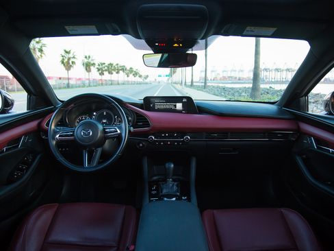 Used 2021 MAZDA MAZDA3 w/ Premium Package image 23