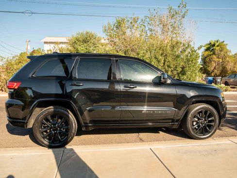 Used 2020 Jeep Grand Cherokee Altitude image 6