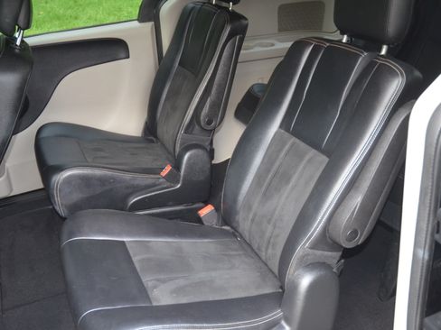 Used 2019 Dodge Grand Caravan SXT FWD image 9