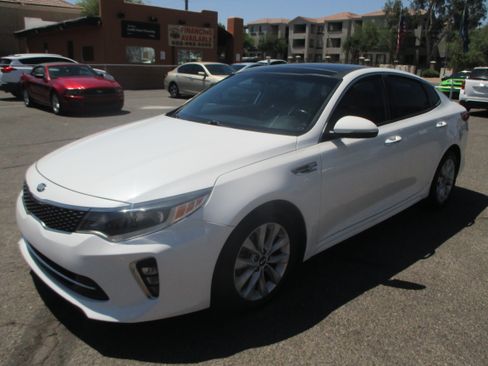 Used 2018 Kia Optima S FWD image 4