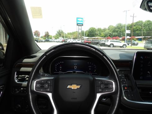 Used 2023 Chevrolet Tahoe 2WD Premier image 2