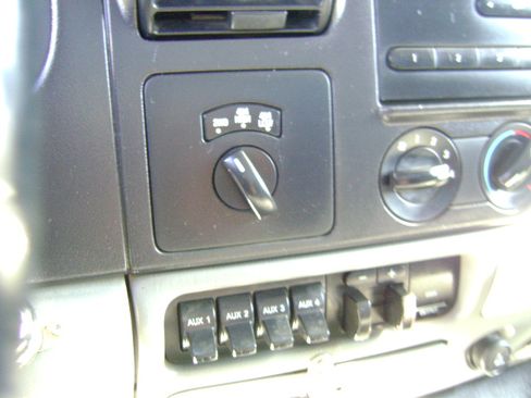 Used 2006 Ford F350 4x4 Regular Cab DRW Super Duty image 13