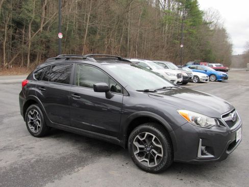 Used 2017 Subaru Crosstrek 2.0i Premium image 14