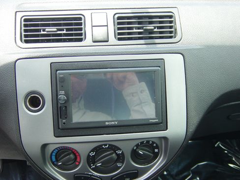 Used 2007 Ford Focus ZX3 Hatchback FWD image 4