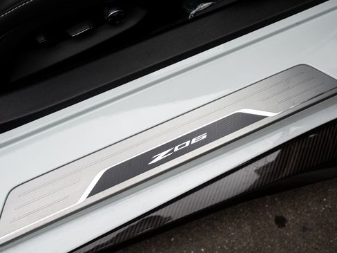 Used 2025 Chevrolet Corvette Z06 image 15